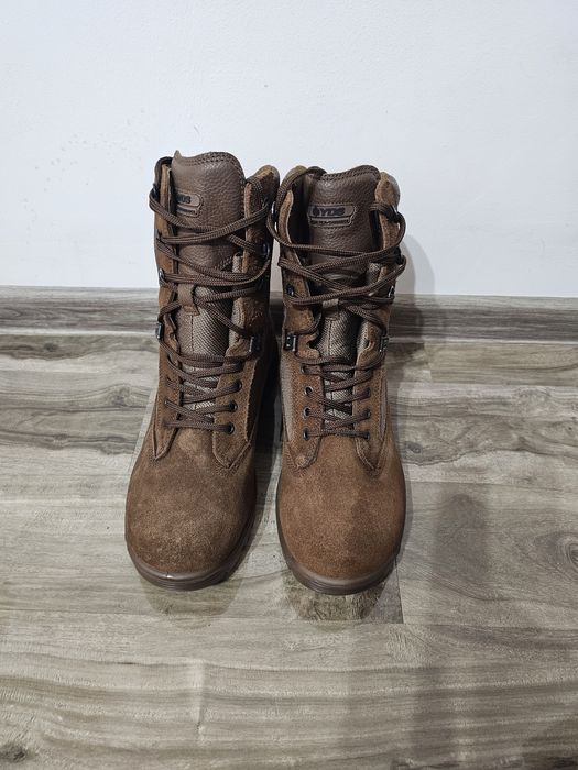 Bocanci Yds nr 42, dimensiune talpic 27,5 cm.