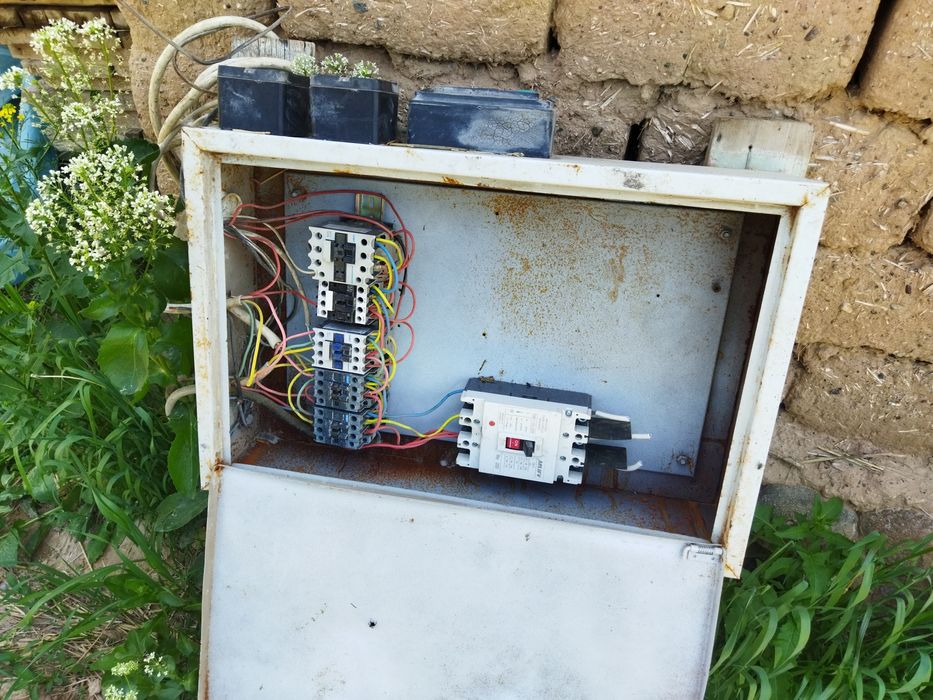 Шлакоблок аппарати сотилади.