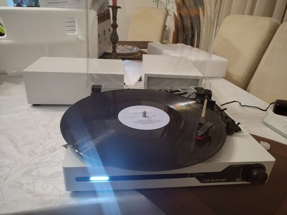 Грамофон Udreamer, грамофон с вградени високоговорители и Bluetooth