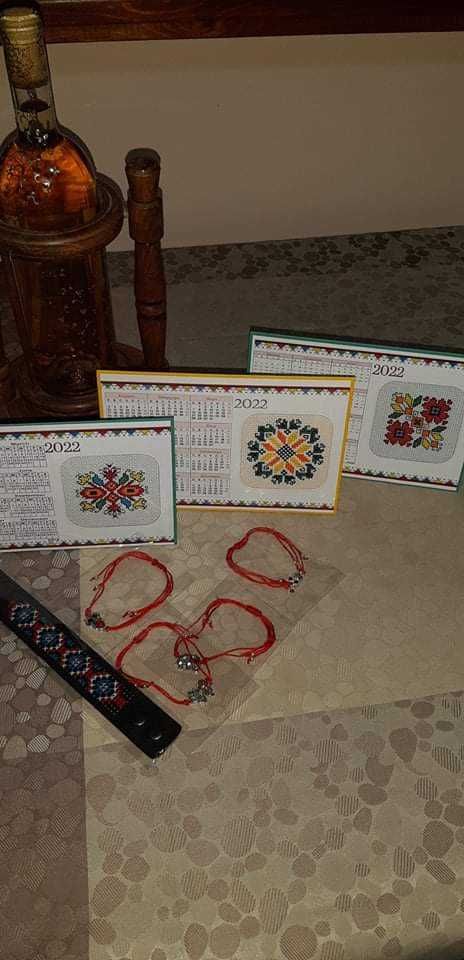 Настолни календари с ръчно бродирана шевица