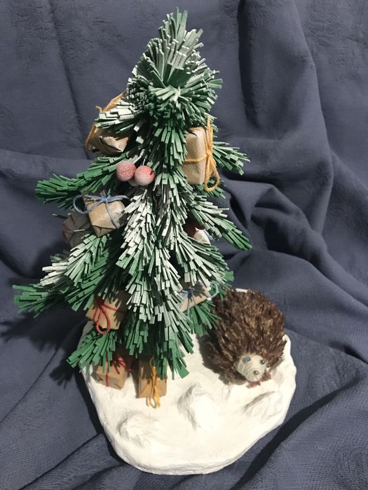 Decor de iarna, un Bradut si un Arici