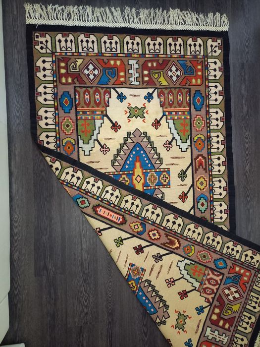 Covor tradițional din lână