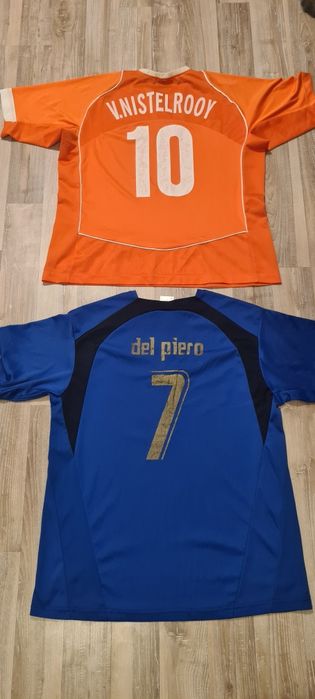 8 tricouri echipe fotbal