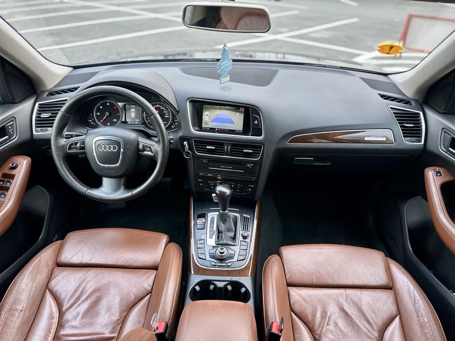 Audi Q5 Qattro 2.0 tdi automat an fab 2011 pretul este Negociabil
