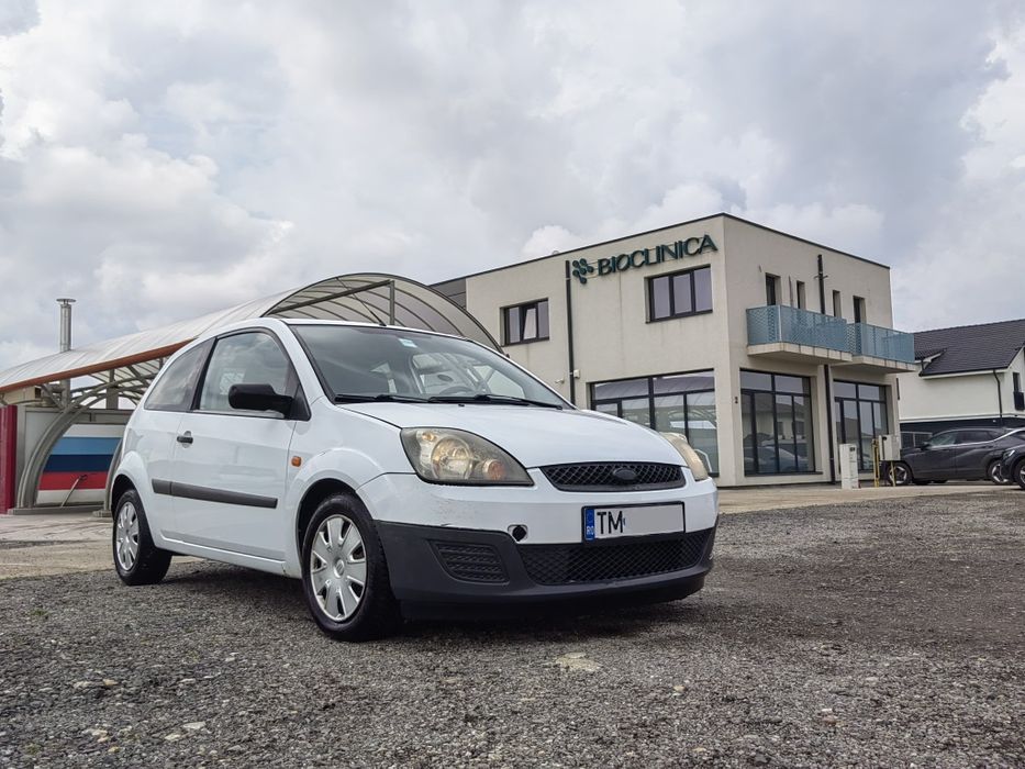 Închiriez auto / Rent a car Ford Fiesta