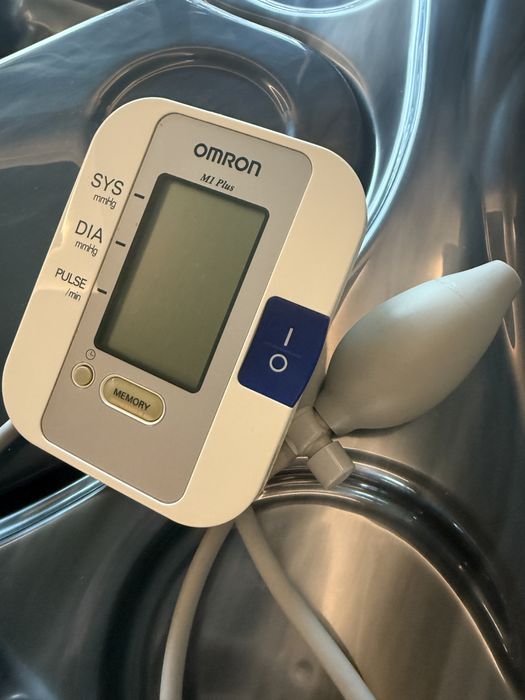 Апарат за кръвно налягане OMRON