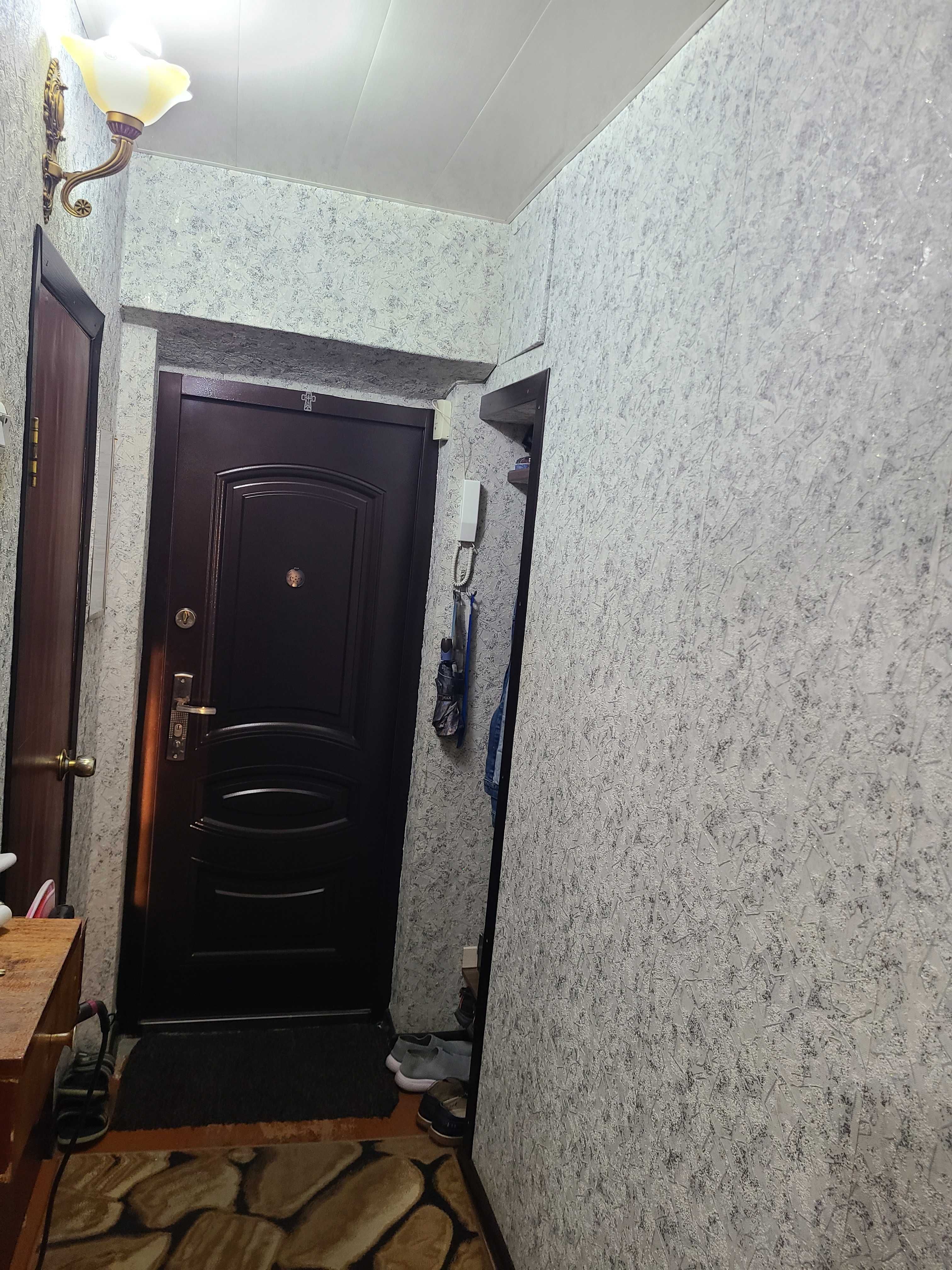 Продаю свою квартиру Чиланзар-7,  1/8/9, дом кирпичный, актепе