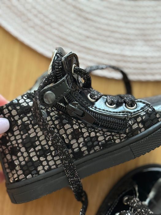 Черни лачени боти Primigi