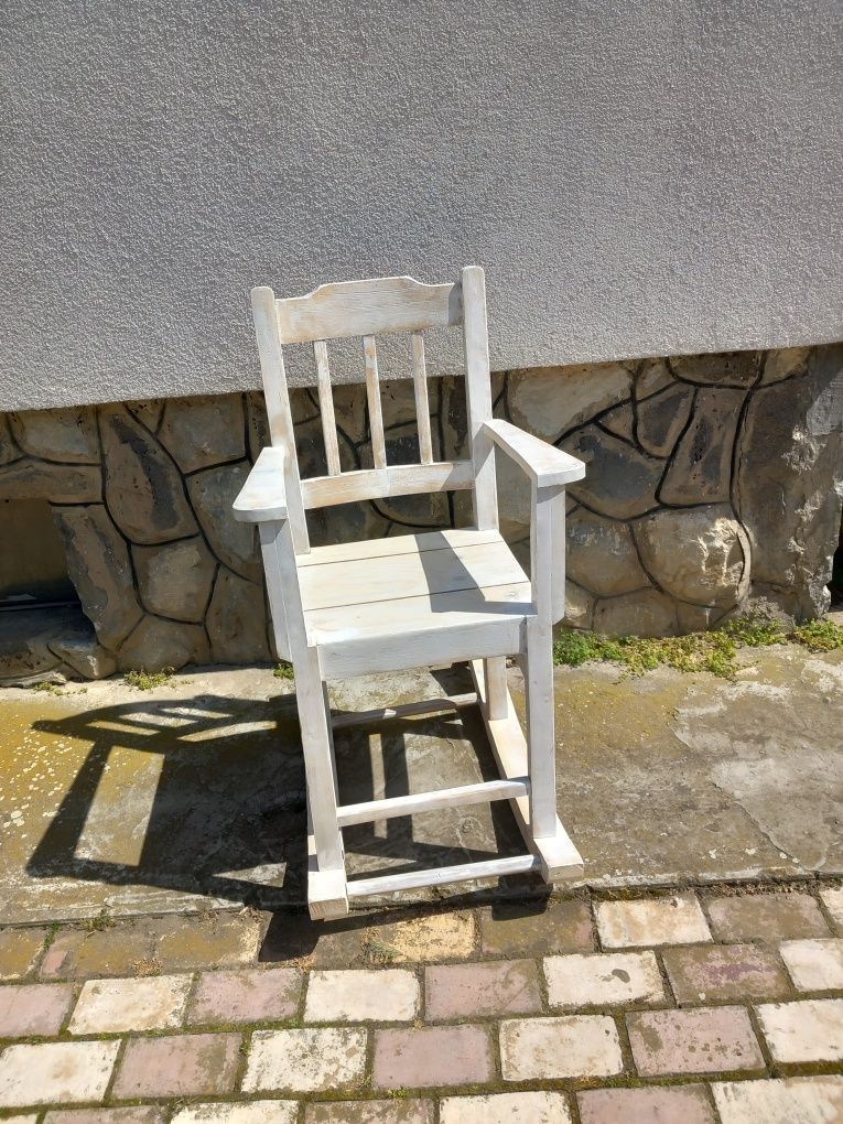 Vând scaun balansoar din lemn