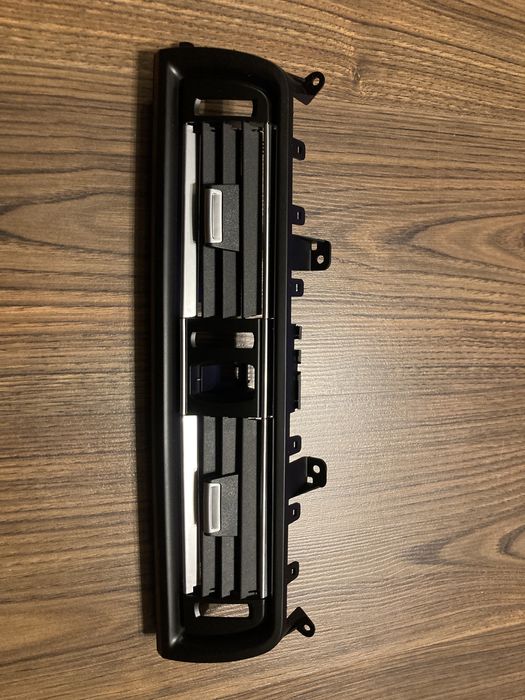 Grila centrală ventilație BMW F10,BMW F11.