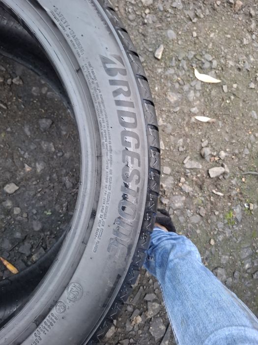 Vand 2 anvelope 305 40 20 brigestone bune de vara ca noi dot 2022