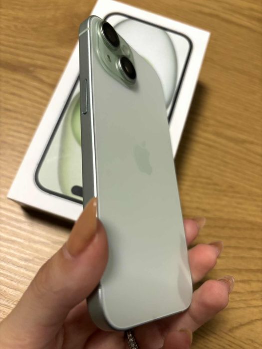 Смартфон Apple iPhone 15, 128 GB  5G, green