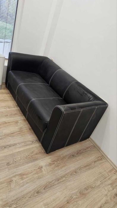 Продавам 2 бр. кожени дивани 250 лв.на 1 бр.170 на 80.Без забележки