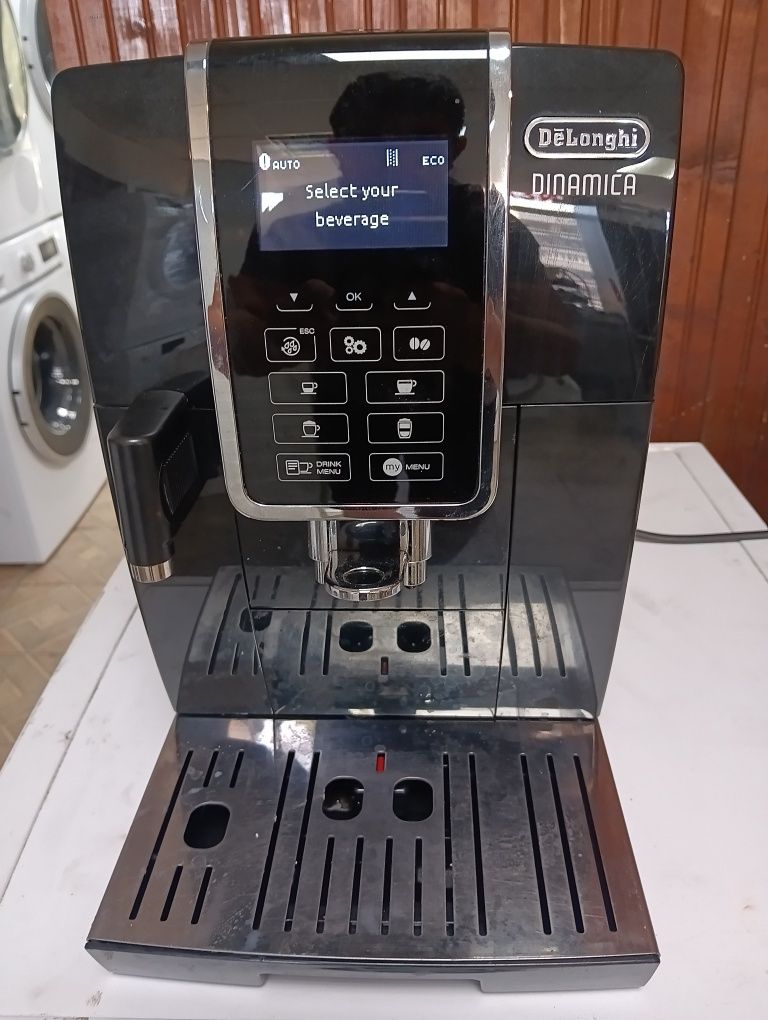 Кафе автомат Delonghi Dinamica перфектен с гаранция!