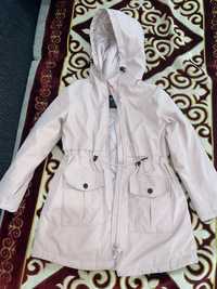 Демисезонная куртка на девочку 6-7 лет