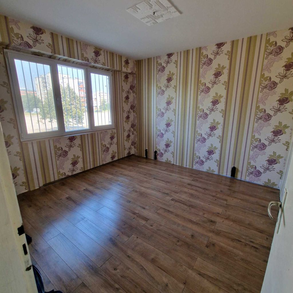 Продава се Четиристаен апартамент в Димитровград - 81 кв.м за 693 €/кв.м - Снимка #2