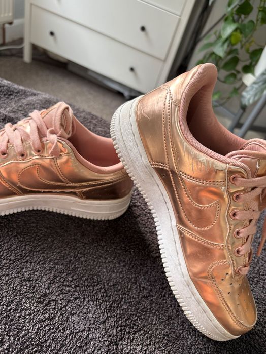 Nike маратонки rosegold