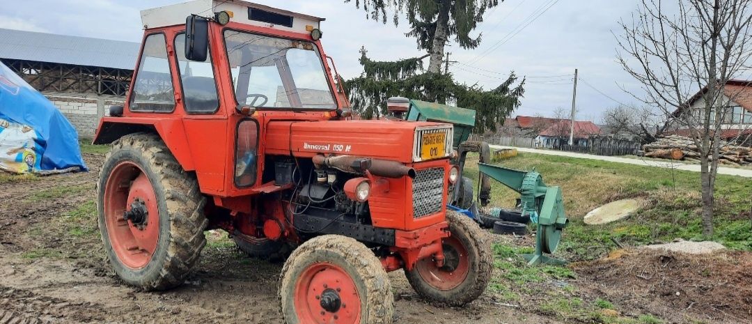Vând  tractor U650