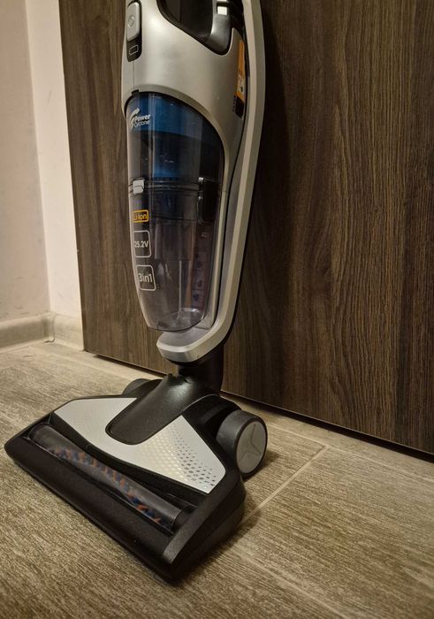 Вертикална прахосмукачка Philips