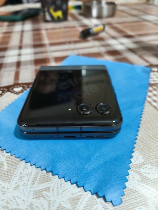 Motorola RAZR 50 Grey 256gb 12gb RAM