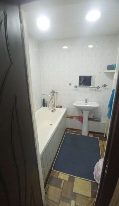 3 xona uy, pishgan gʻishtdan qurilgan 85kv. 15 metr metro tuzel