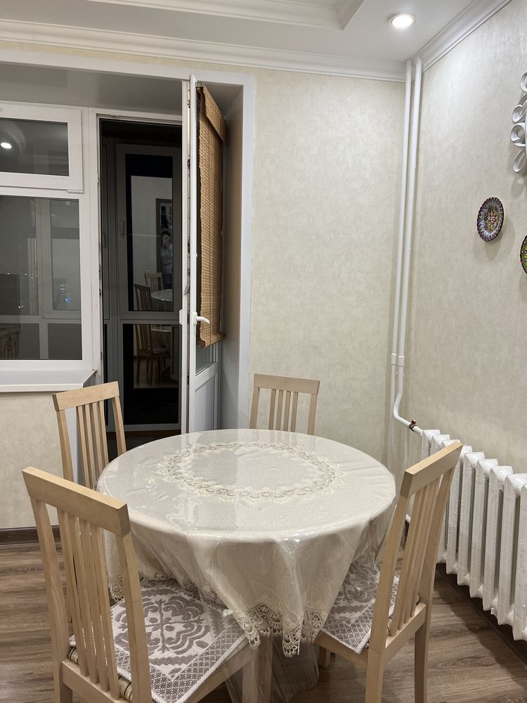 Продам стол со стульями 6 шт