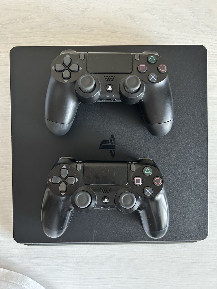 Продам PlayStation 4 slim
