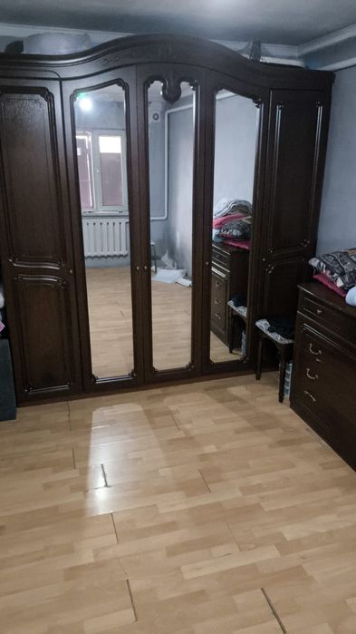 Шкаф тумба и кровать большая