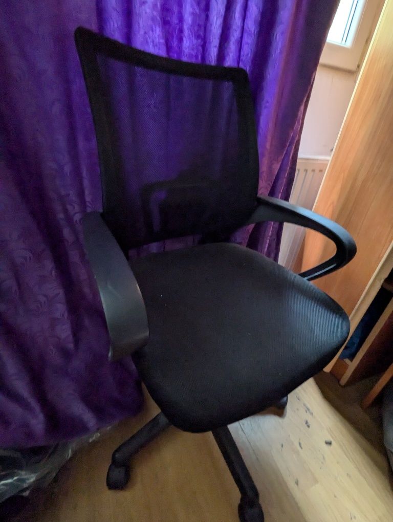 Scaun birou aproape nou foarte puțin folosit