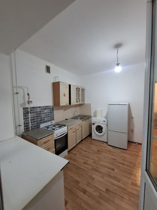 Сдаётся 1комн.кв в г.Уральске.5мкр 7 дом 4 этаж Рядом "НИШ" .