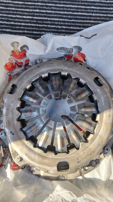 Vând disk ambreiaj Peugeot 107 marca LUK ( .