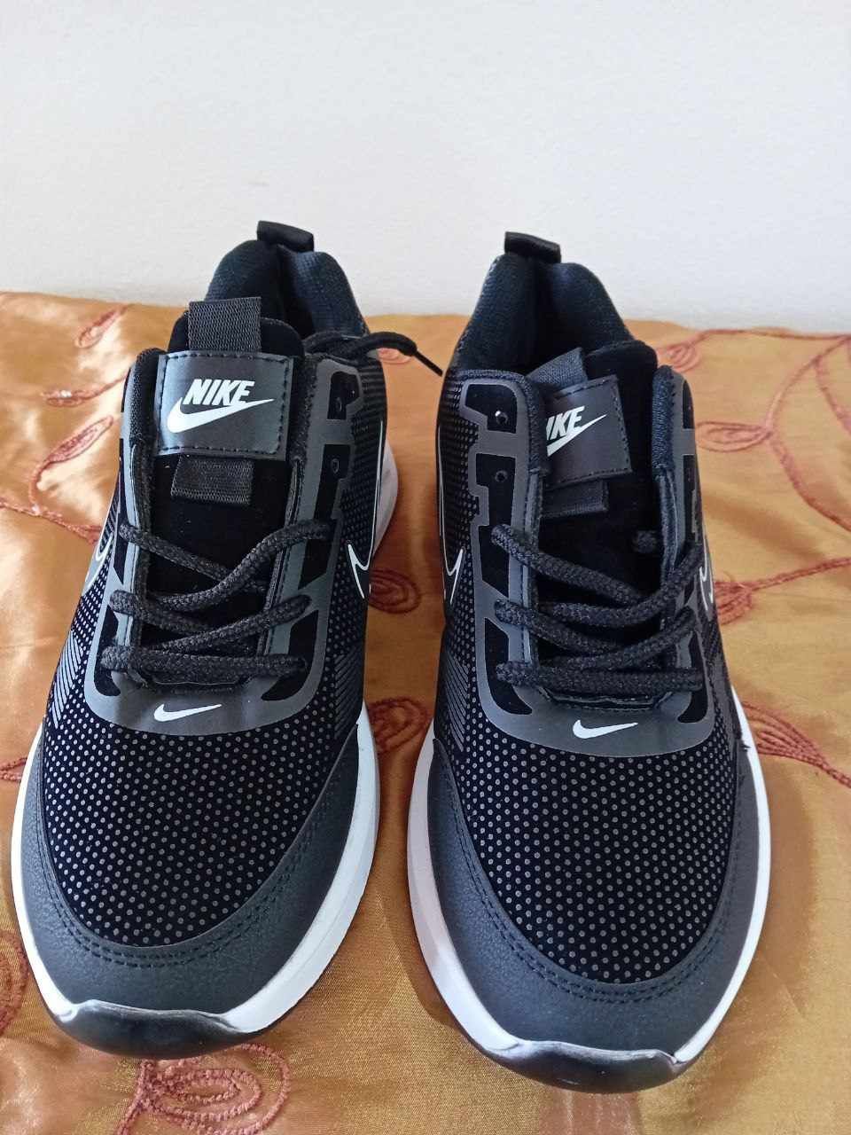 Adidasi unisex Nike negru 
Calitate 1:1

37 37 38 38