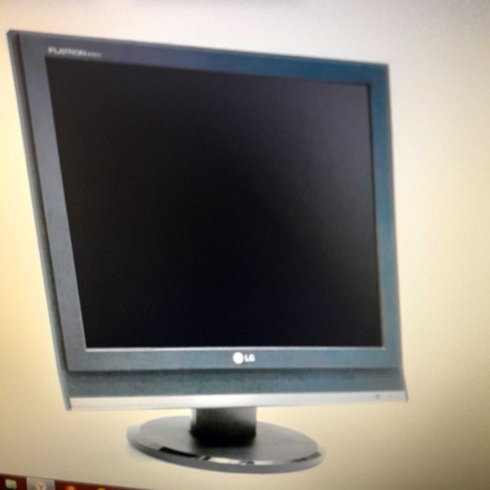 продам тв монитор лдж