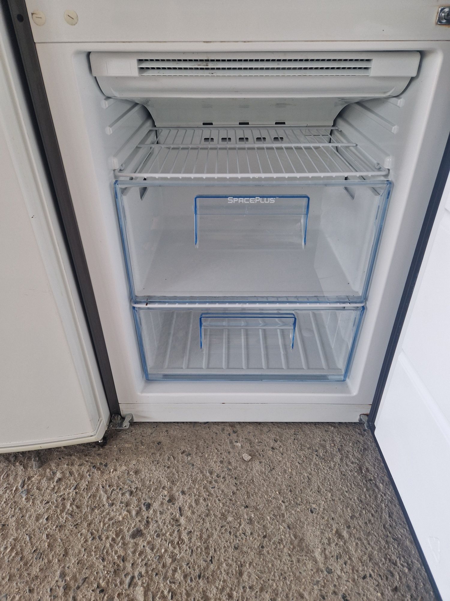 Хладилник с фризер Electrolux A++ 200 см  No Frost