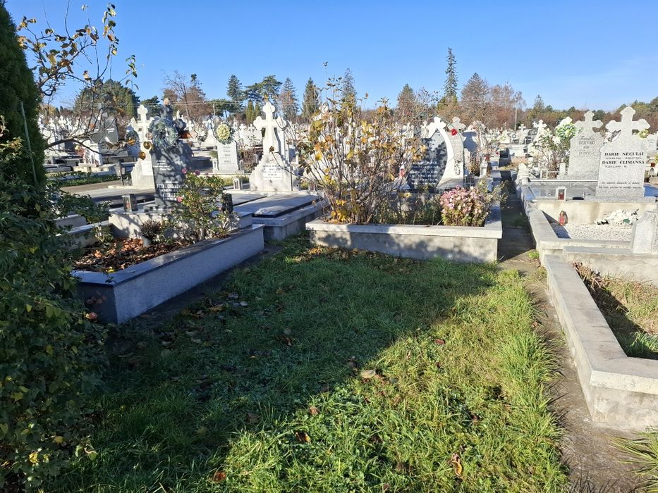 De vânzare 2 locuri de veci