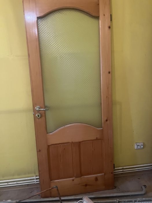 Usi apartament interior