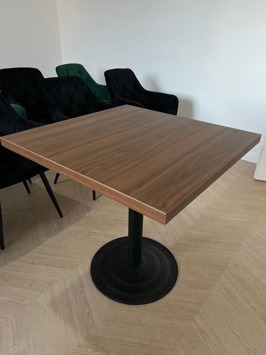 Vand scaune catifea tip fotoliu si mese