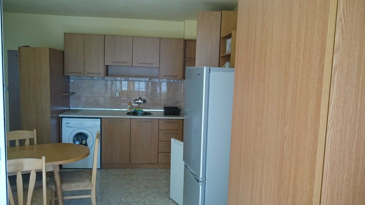 Дава се под наем Двустаен апартамент в Плевен, Сторгозия - 70 кв.м за 306 € - Снимка #3