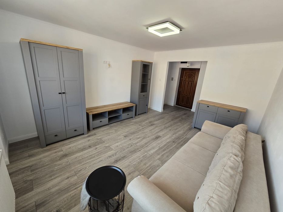 Apartament mare, decomandat, cu balcon, pozitie centrala