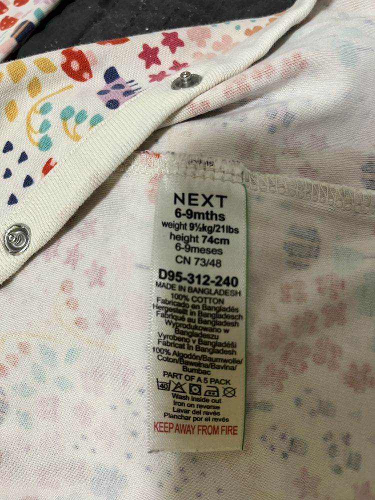 8бр. бодита Next, размер 6-9м. 5бр. Потничета H&M + други