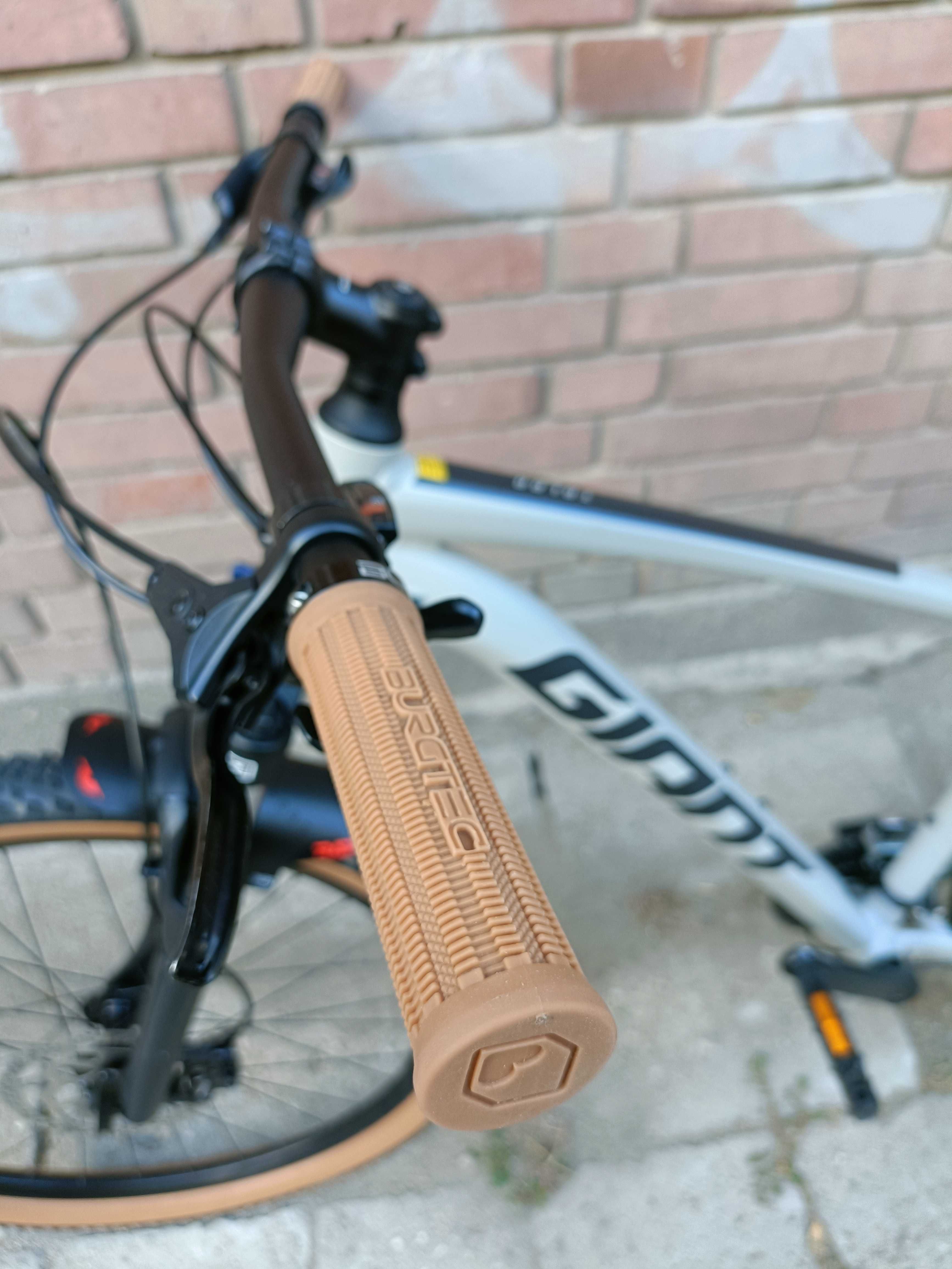 Велосипед Giant Talon 2 27.5