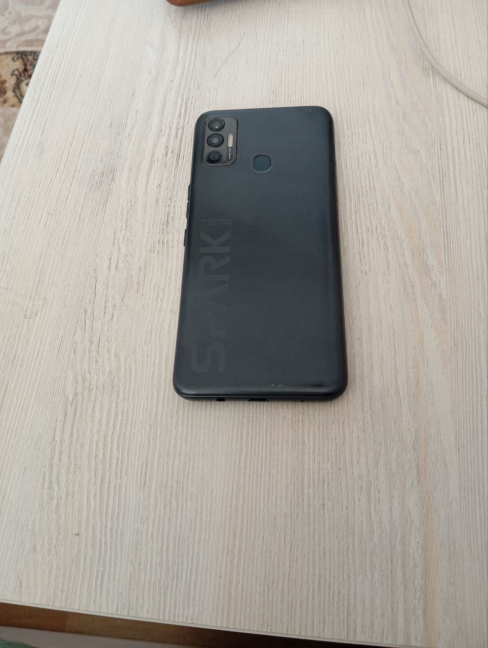 Телефон Tecno Spark