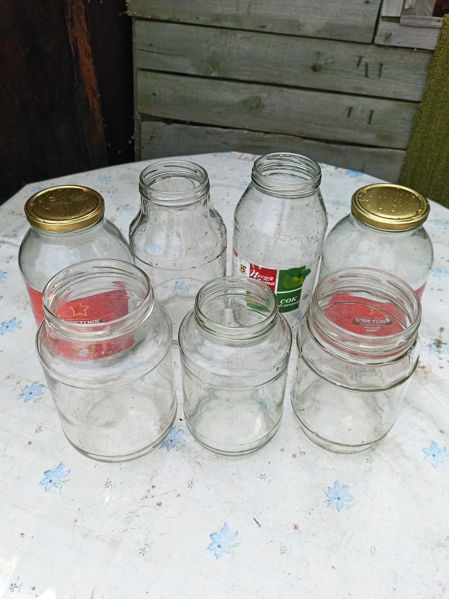 Продаю банки стеклянные  0,5,0,7,0,8, 1 и 2 литра .
