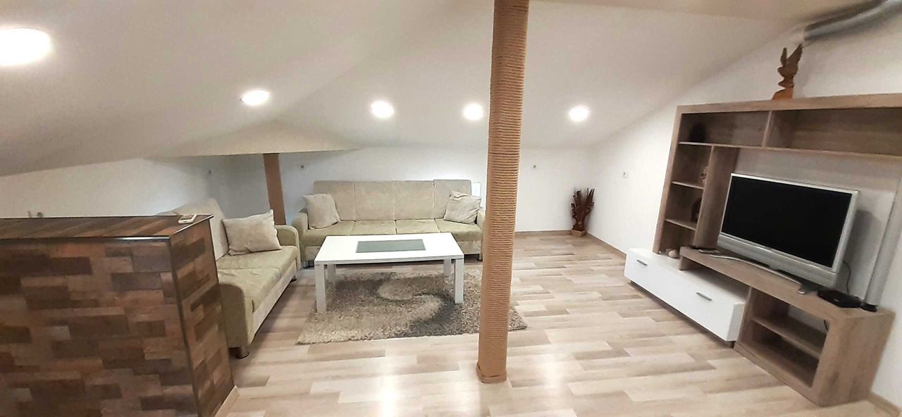 Дава се под наем Двустаен апартамент в Хасково, Овчарски - 55 кв.м за 204 € - Снимка #1