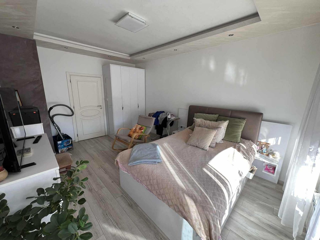 Продава се Четиристаен апартамент в Пловдив, Изгрев - 100 кв.м за 875 €/кв.м - Снимка #3