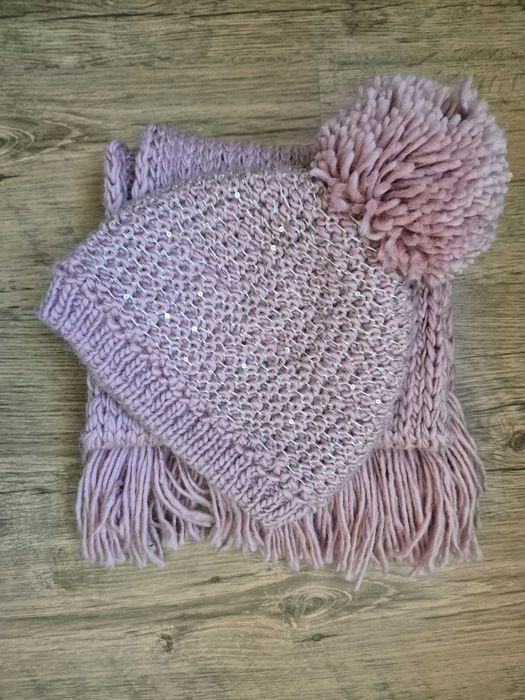 Set caciula ciucure si fular supradimensionat cu ciucuri din lana