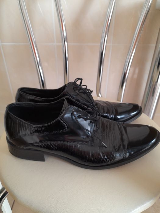 Pantofi bărbătești  negri din piele lacuita mar.42.