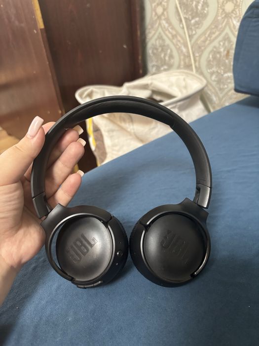 Срочно продам наушники jbl