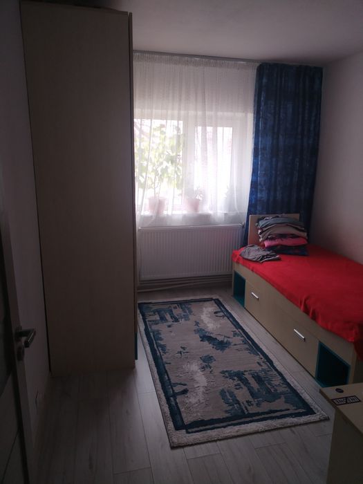 Vând apartament 3 camere