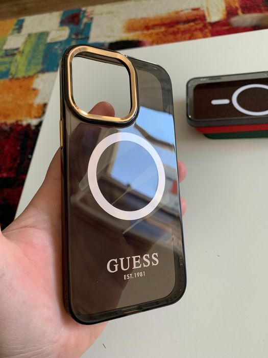Vand huse originale Next One pentru iPhone 14 Pro Max.